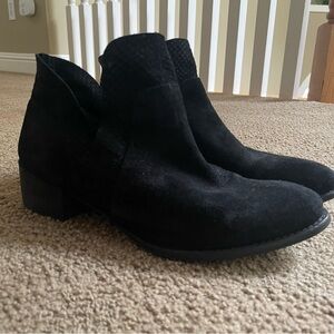 Seychelles black suede bootie
